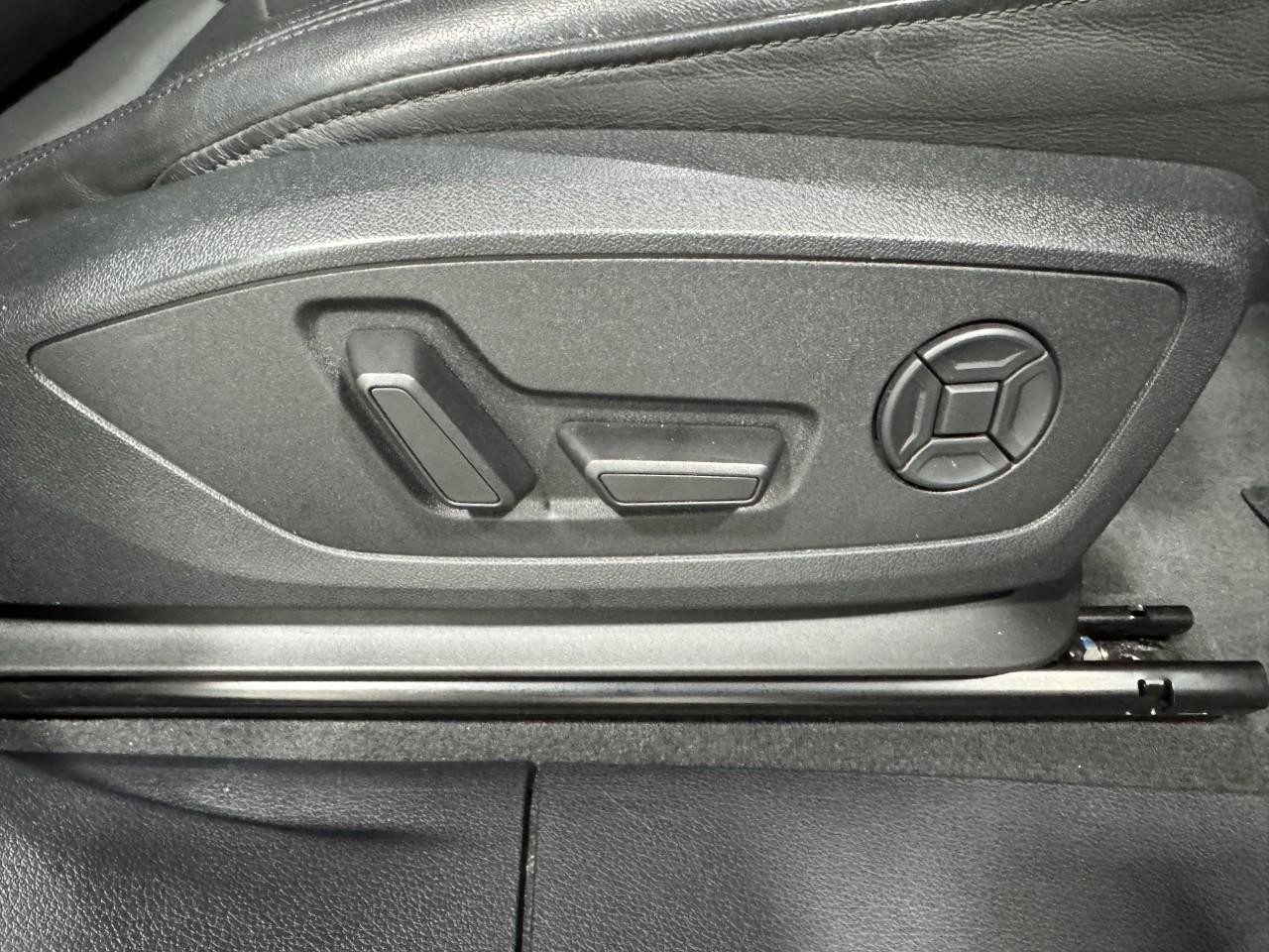 Audi Q3 Vehicle Full-screen Gallery Image 20