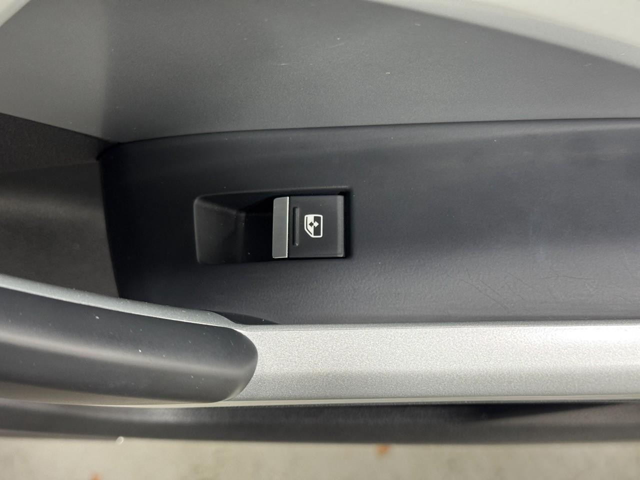 Audi Q3 Vehicle Full-screen Gallery Image 22