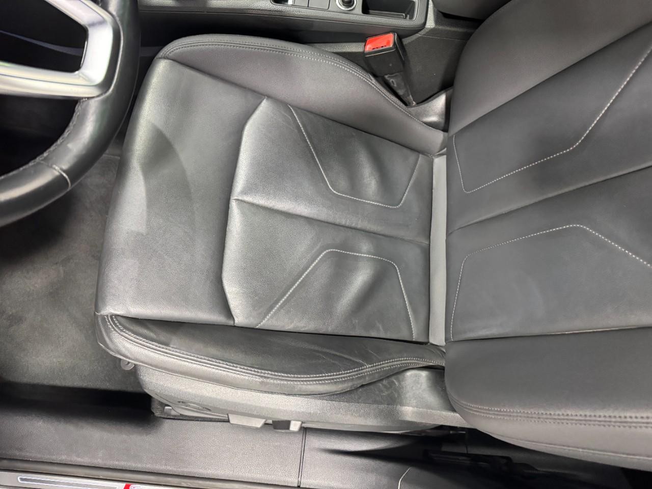 Audi Q3 Vehicle Full-screen Gallery Image 28