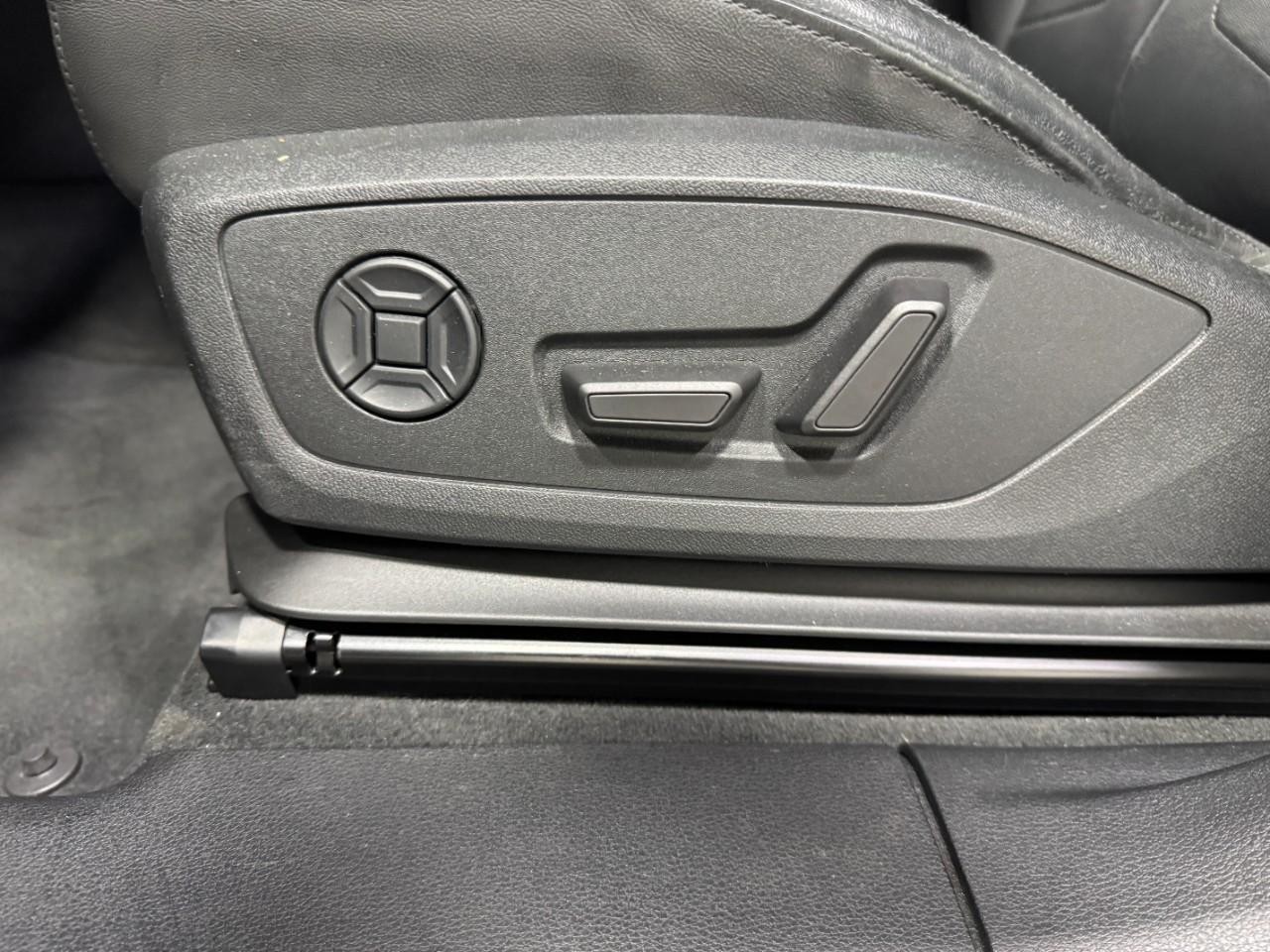 Audi Q3 Vehicle Full-screen Gallery Image 29