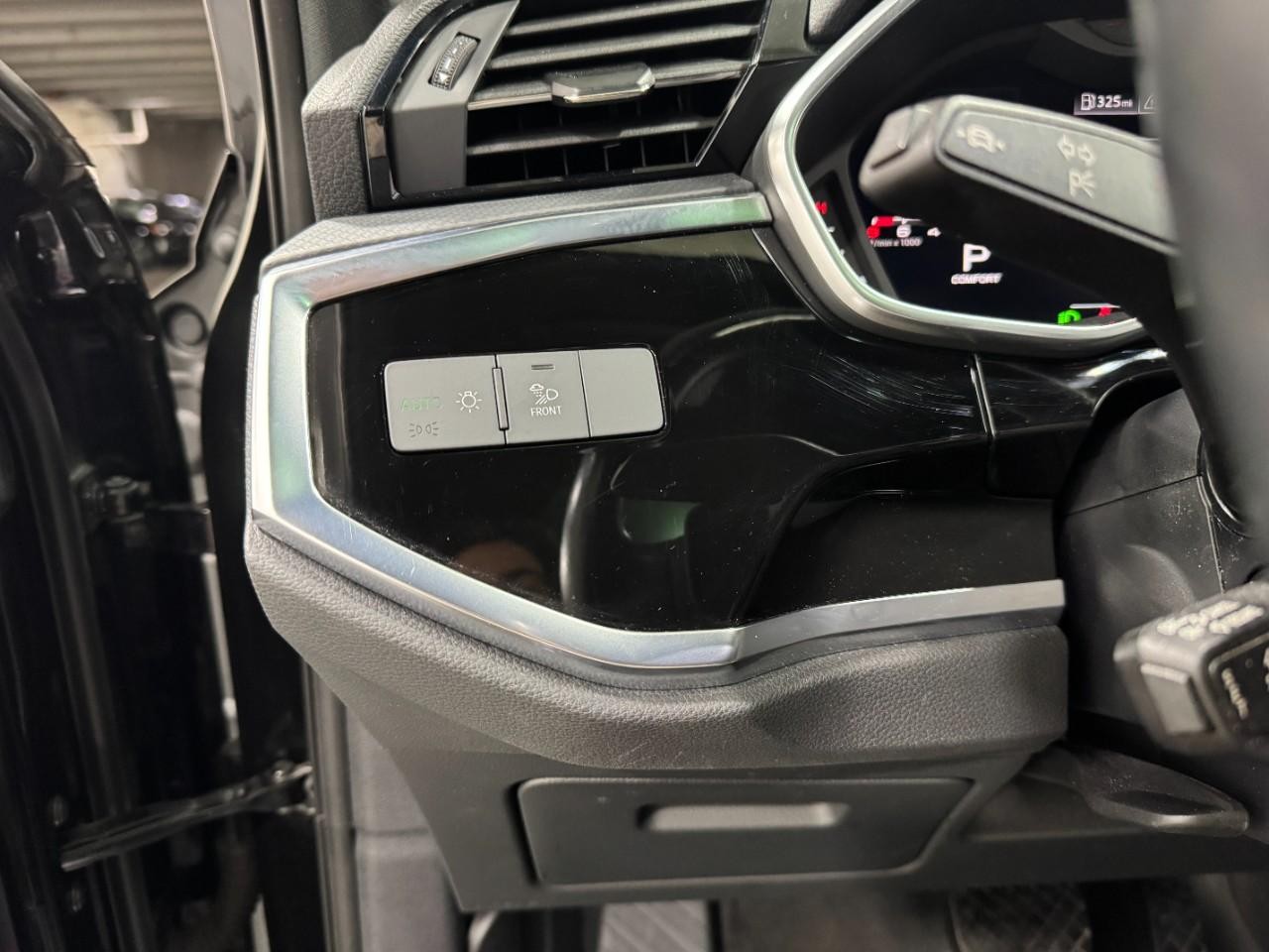 Audi Q3 Vehicle Full-screen Gallery Image 30