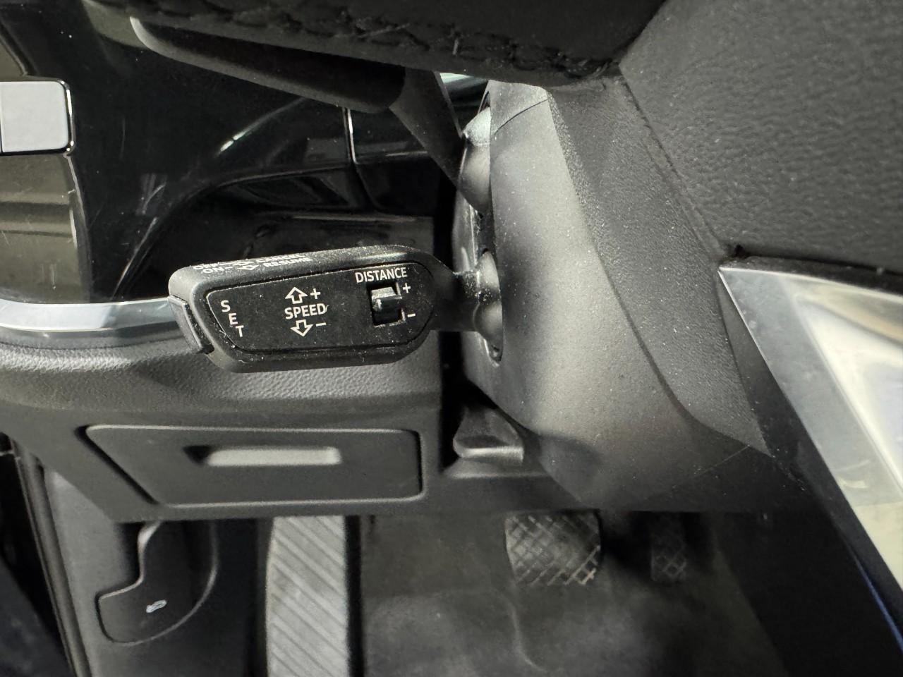 Audi Q3 Vehicle Full-screen Gallery Image 31