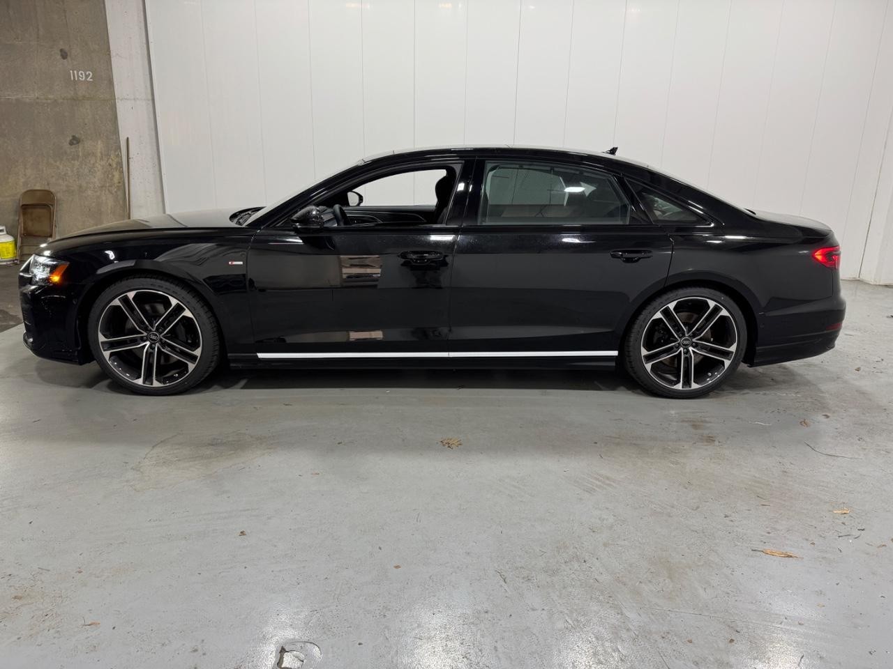 Audi A8 Vehicle Full-screen Gallery Image 2