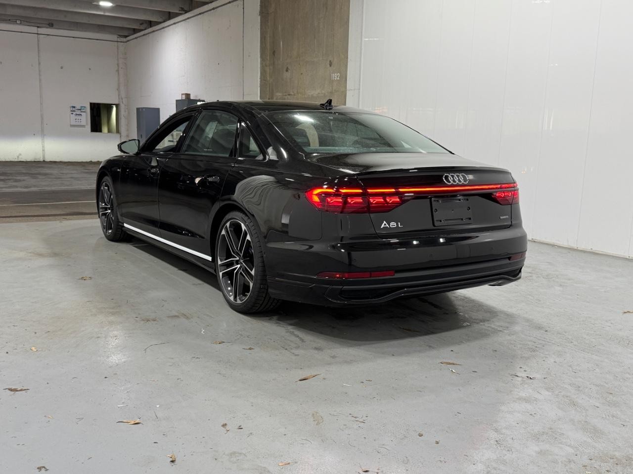 Audi A8 Vehicle Full-screen Gallery Image 3
