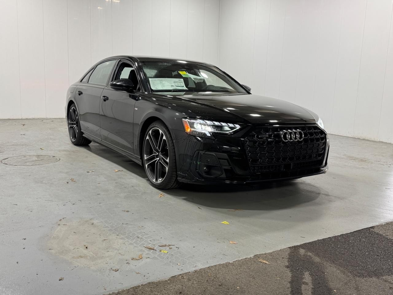 Audi A8 Vehicle Full-screen Gallery Image 6