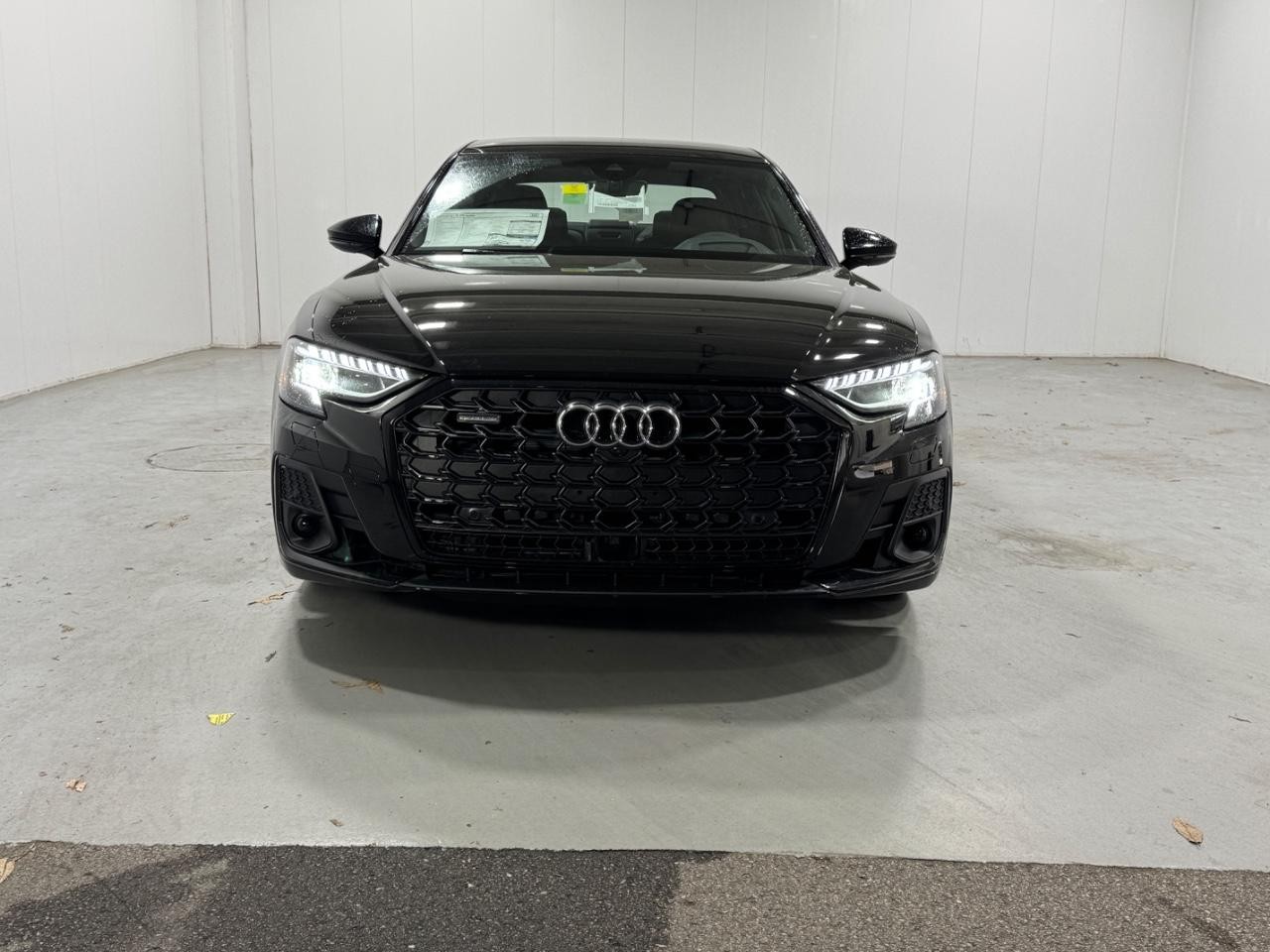 Audi A8 Vehicle Full-screen Gallery Image 7