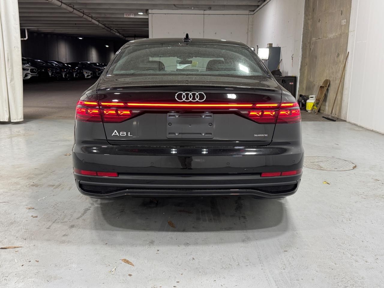Audi A8 Vehicle Full-screen Gallery Image 9