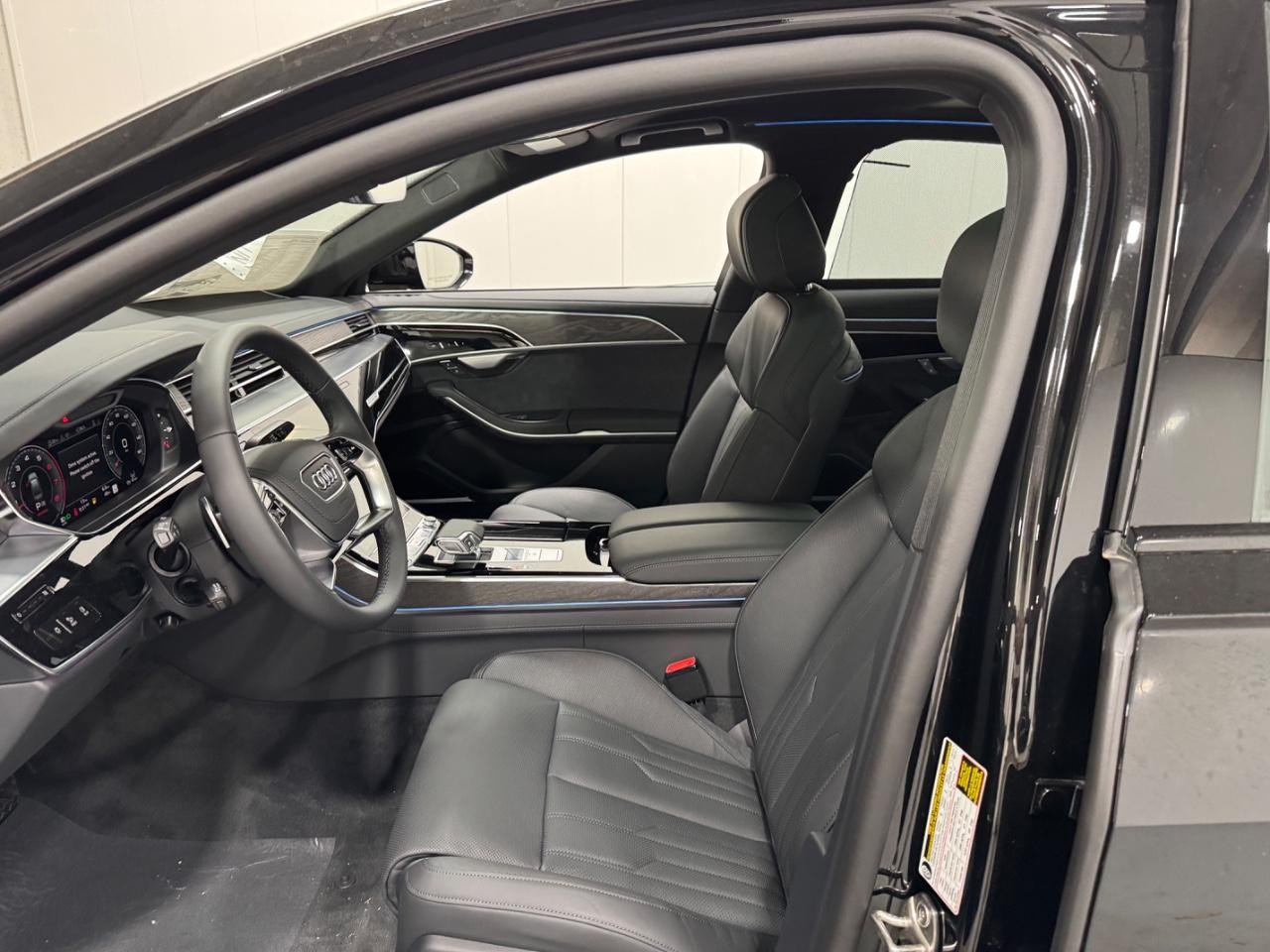 Audi A8 Vehicle Full-screen Gallery Image 28