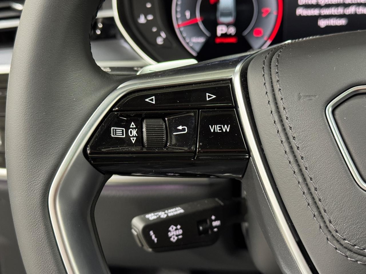 Audi A8 Vehicle Full-screen Gallery Image 32