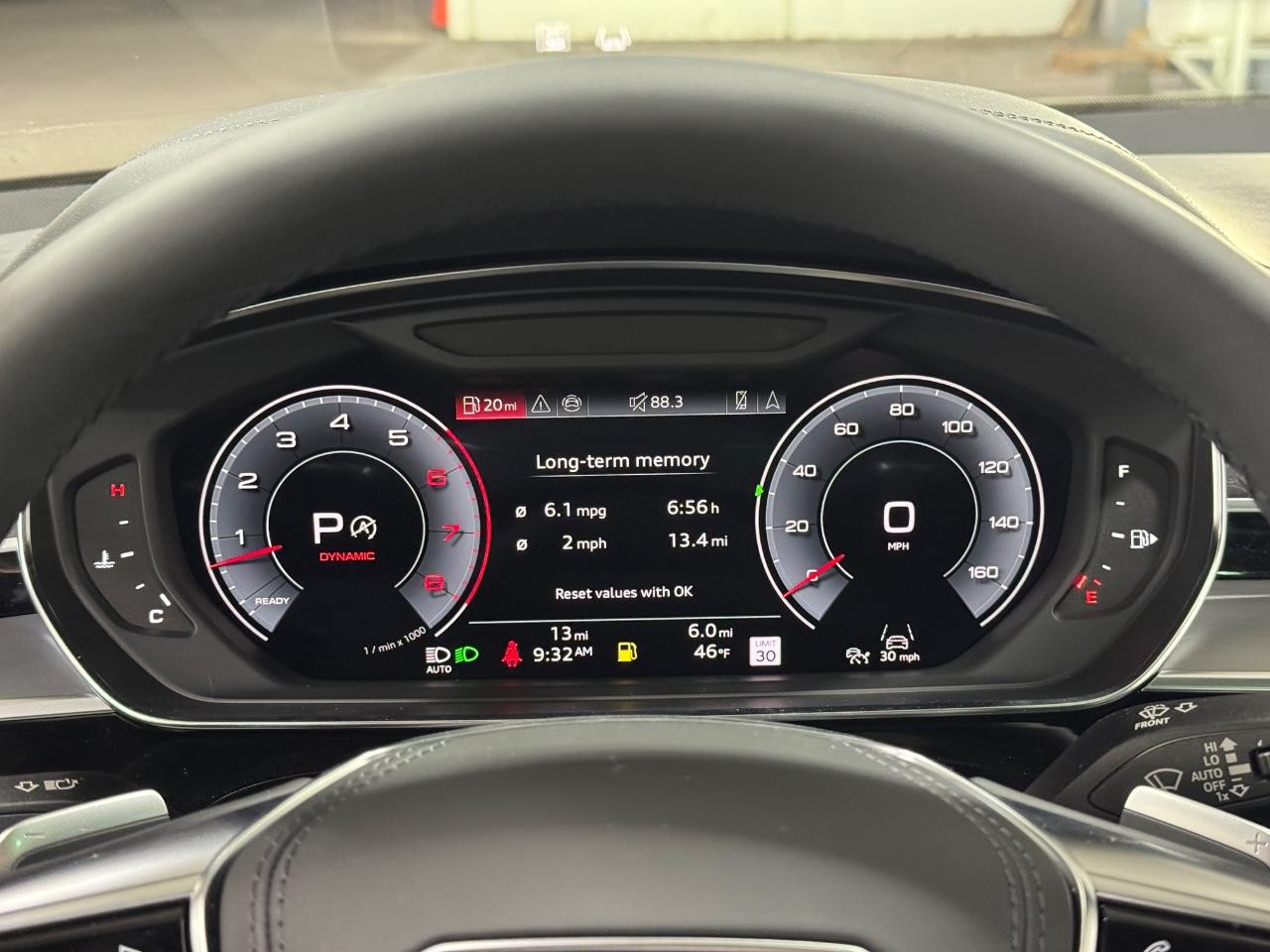 Audi A8 Vehicle Full-screen Gallery Image 34