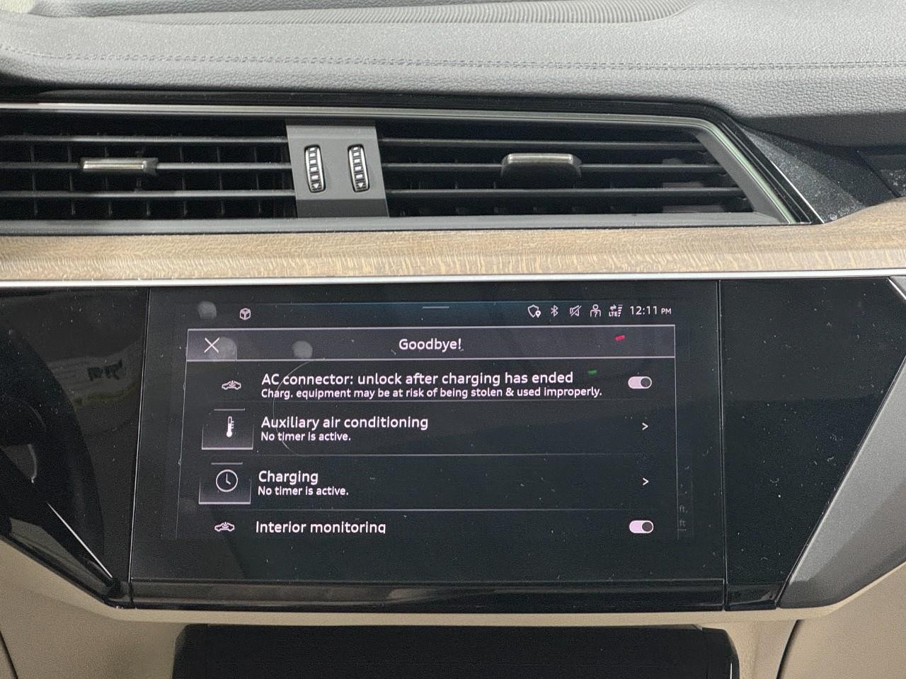 Audi e-tron Vehicle Full-screen Gallery Image 15