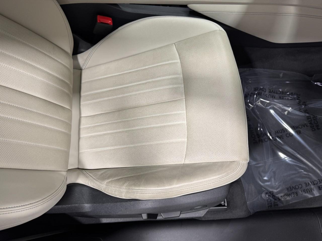 Audi e-tron Vehicle Full-screen Gallery Image 19