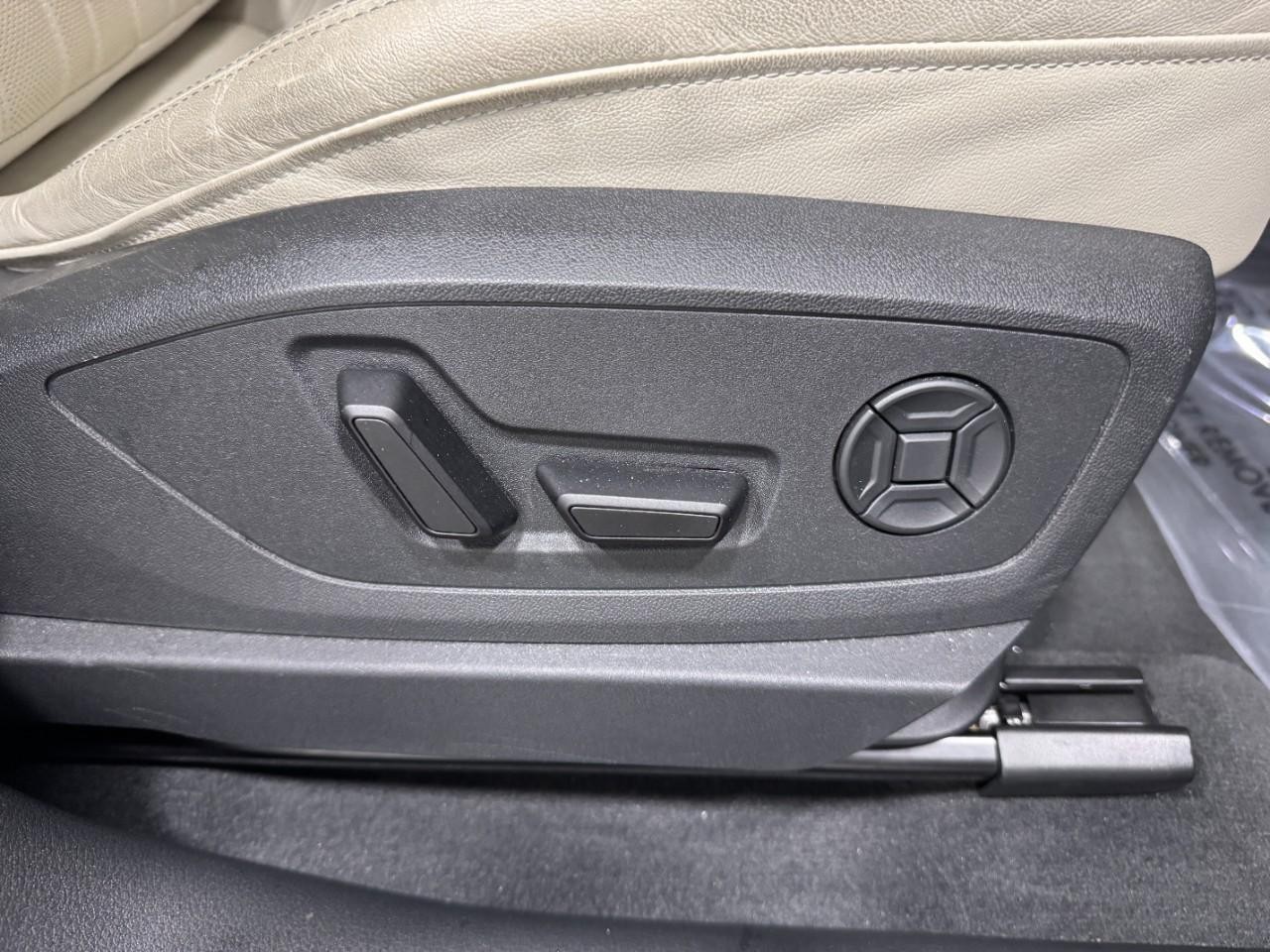 Audi e-tron Vehicle Full-screen Gallery Image 20