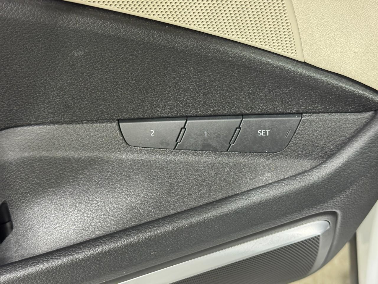 Audi e-tron Vehicle Full-screen Gallery Image 24