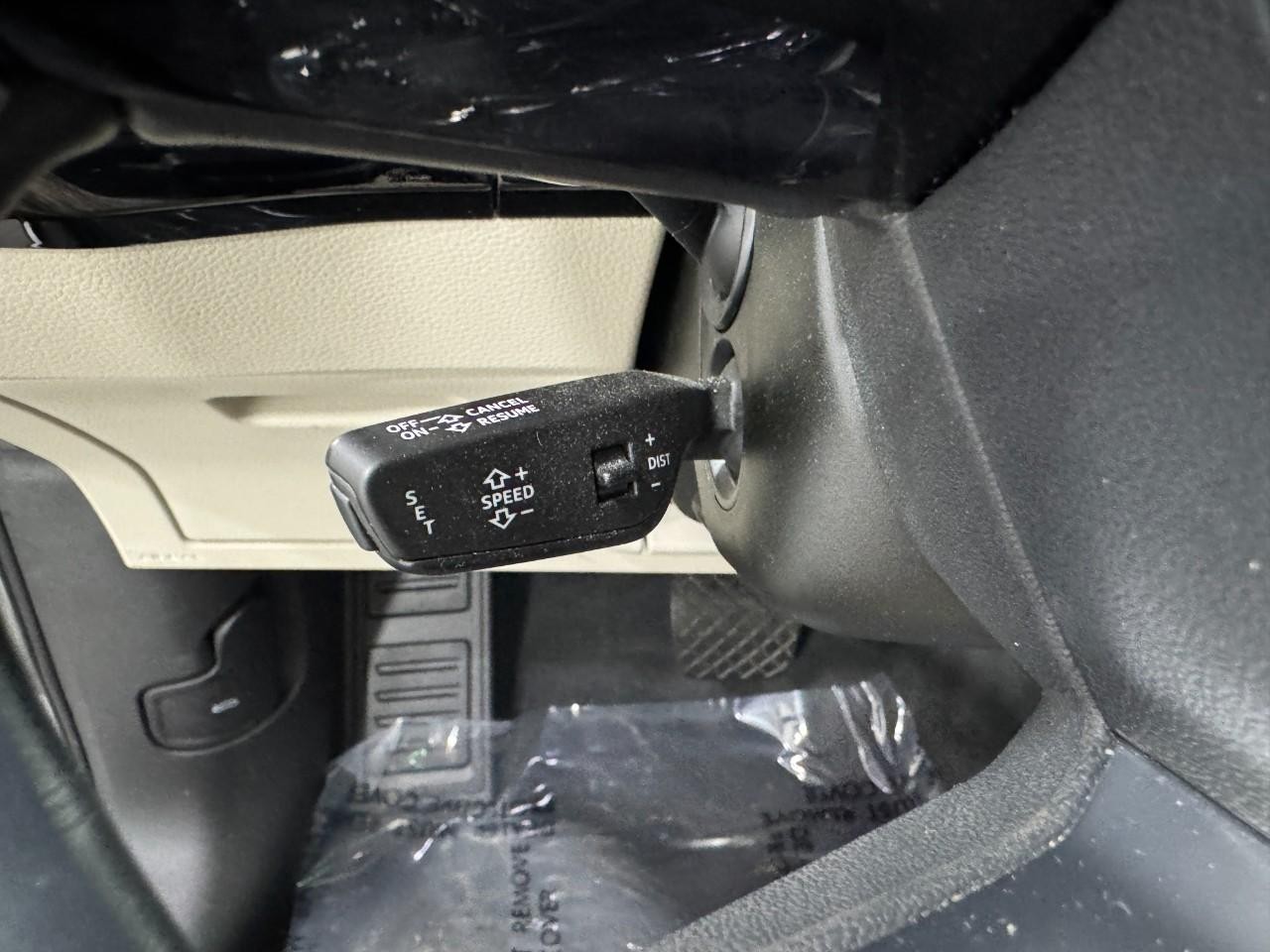 Audi e-tron Vehicle Full-screen Gallery Image 31