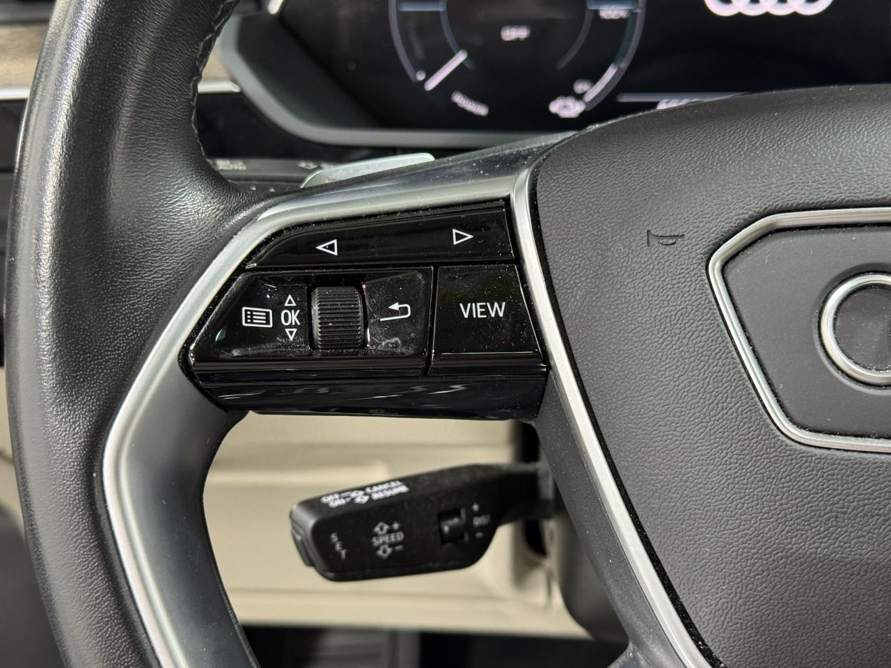 Audi e-tron Vehicle Full-screen Gallery Image 32