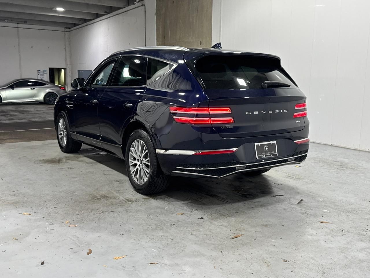 Genesis GV80 Vehicle Full-screen Gallery Image 3