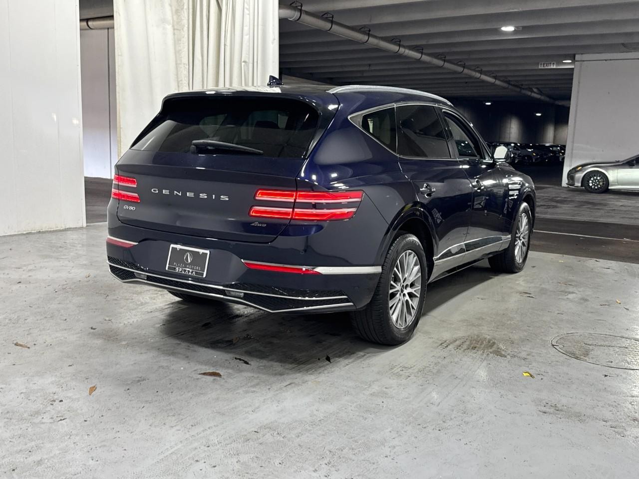 Genesis GV80 Vehicle Full-screen Gallery Image 4