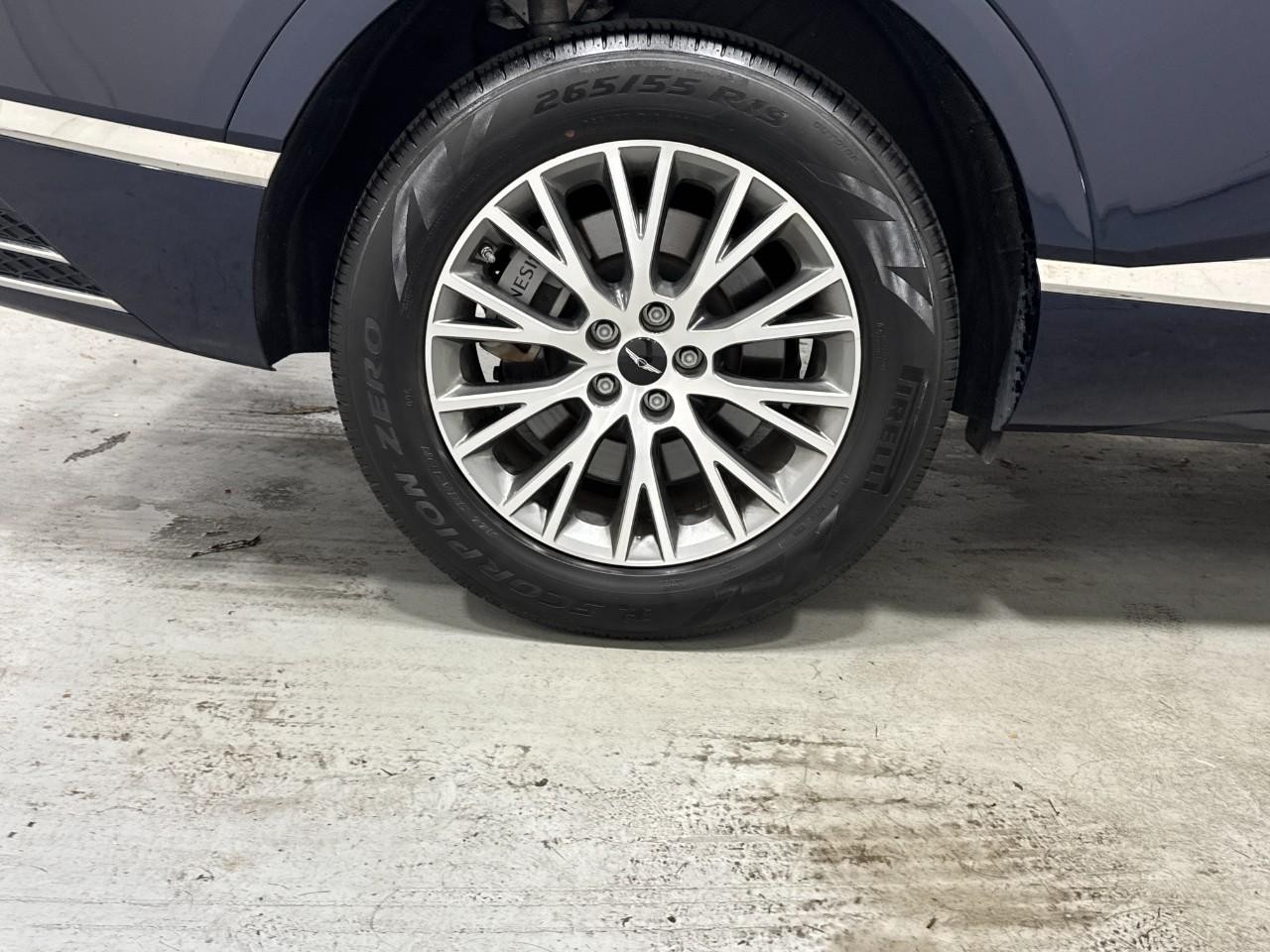 Genesis GV80 Vehicle Full-screen Gallery Image 5