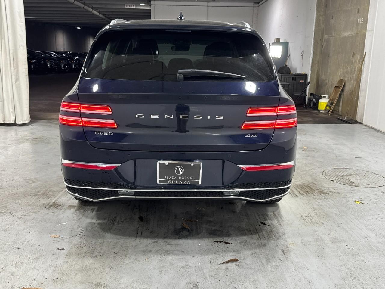 Genesis GV80 Vehicle Full-screen Gallery Image 9