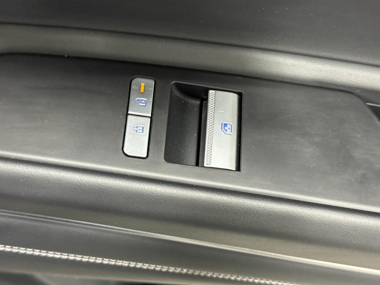 Genesis GV80 Vehicle Full-screen Gallery Image 20