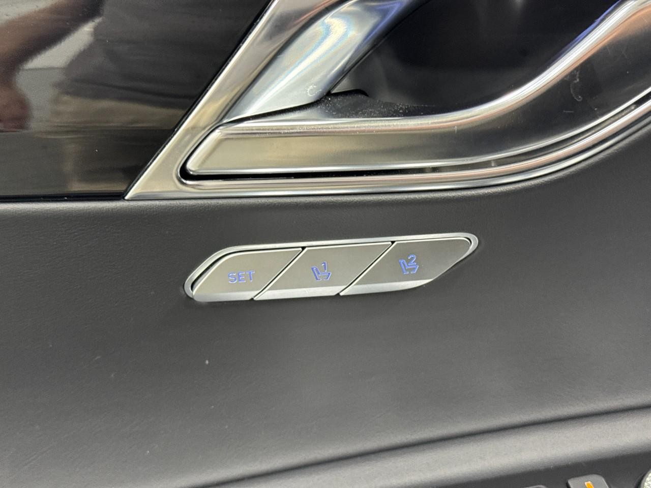 Genesis GV80 Vehicle Full-screen Gallery Image 21