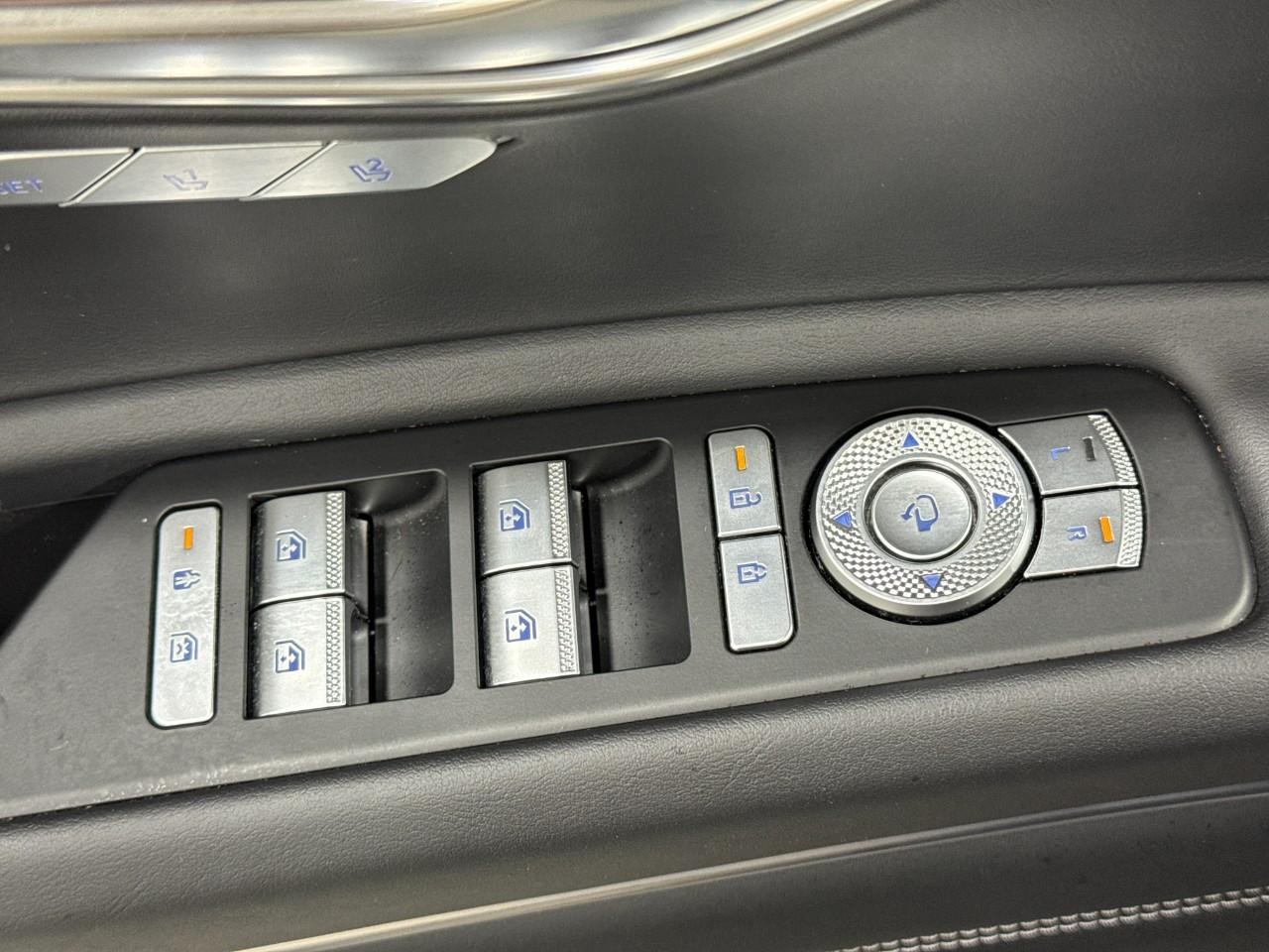 Genesis GV80 Vehicle Full-screen Gallery Image 22