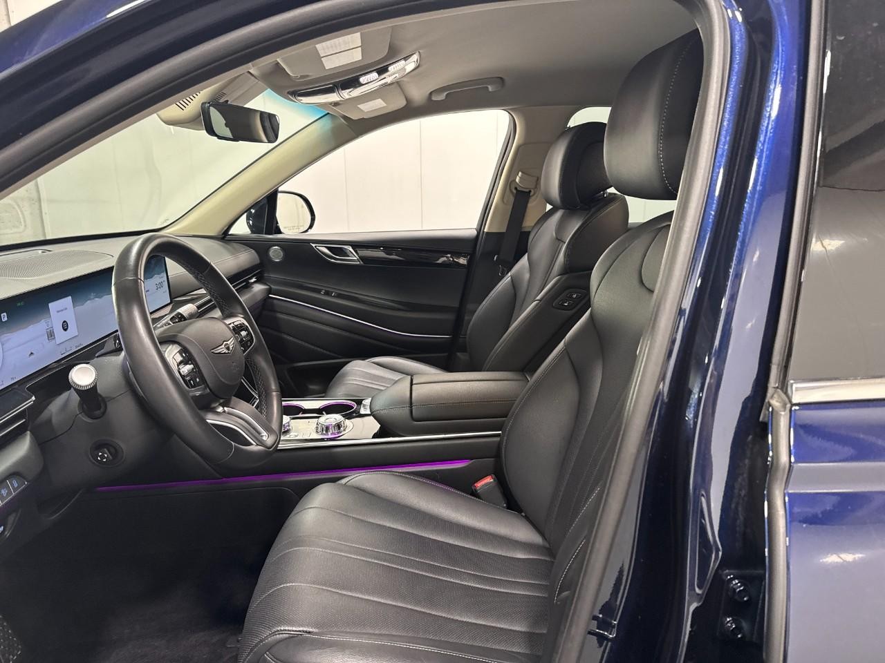 Genesis GV80 Vehicle Full-screen Gallery Image 23