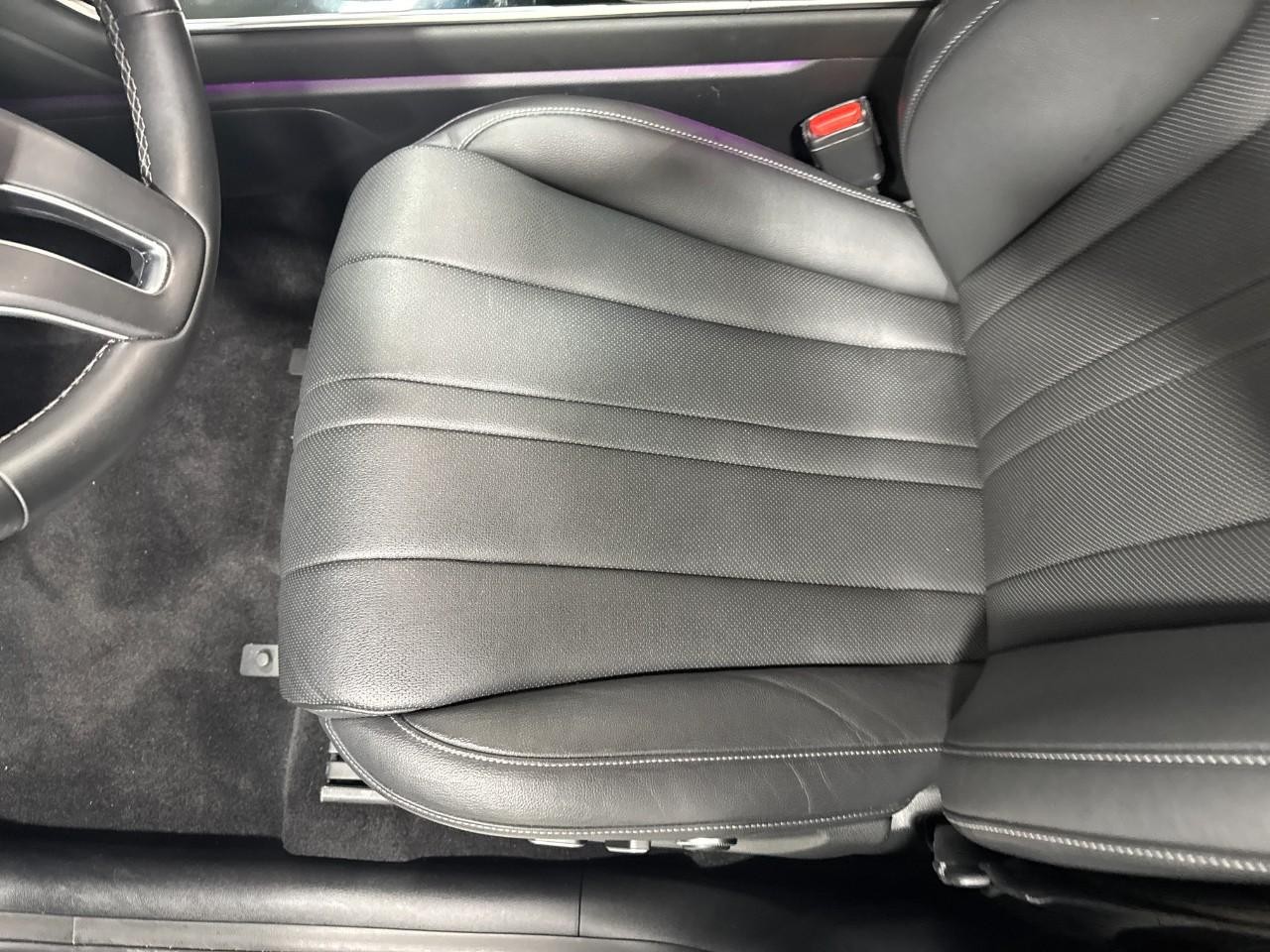 Genesis GV80 Vehicle Full-screen Gallery Image 24