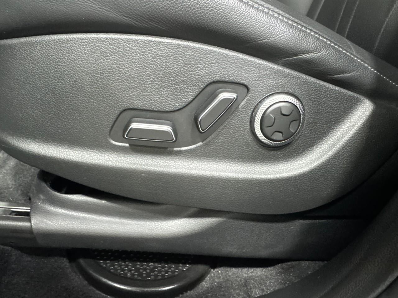 Genesis GV80 Vehicle Full-screen Gallery Image 25