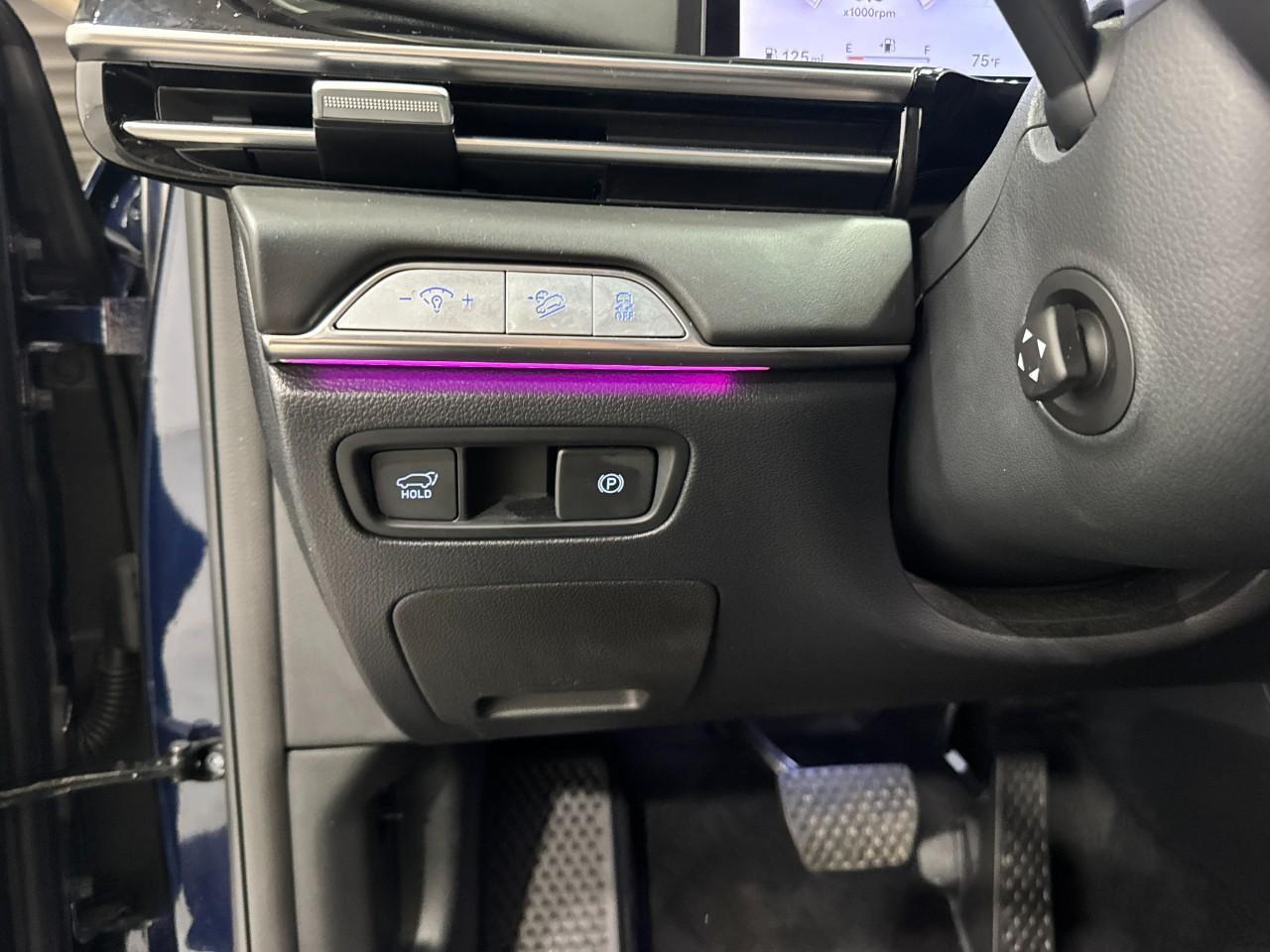 Genesis GV80 Vehicle Full-screen Gallery Image 26