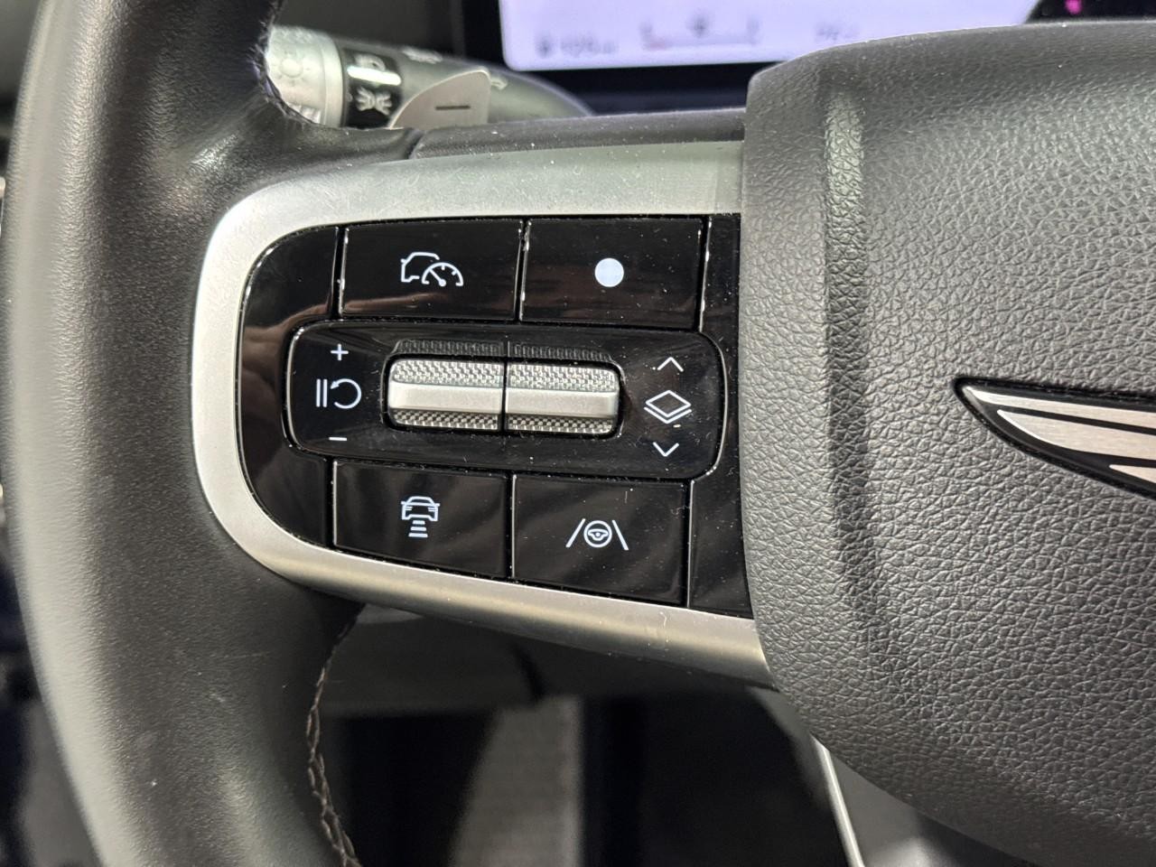 Genesis GV80 Vehicle Full-screen Gallery Image 27