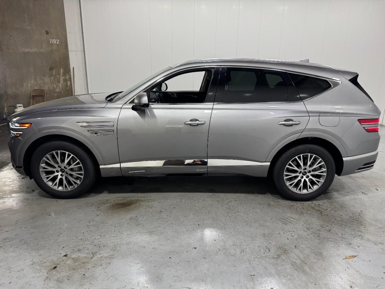 Genesis GV80 Vehicle Full-screen Gallery Image 2