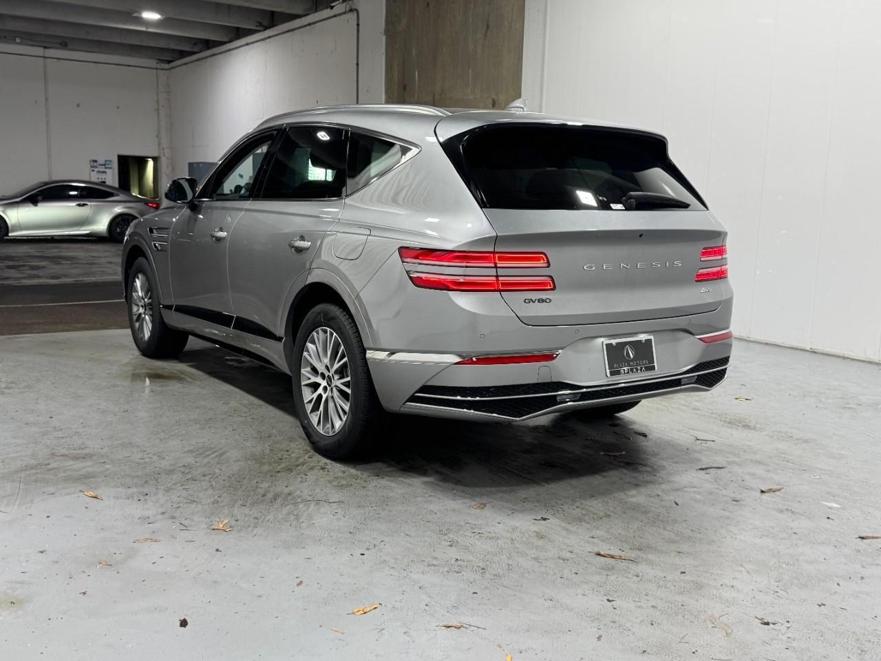 Genesis GV80 Vehicle Full-screen Gallery Image 3