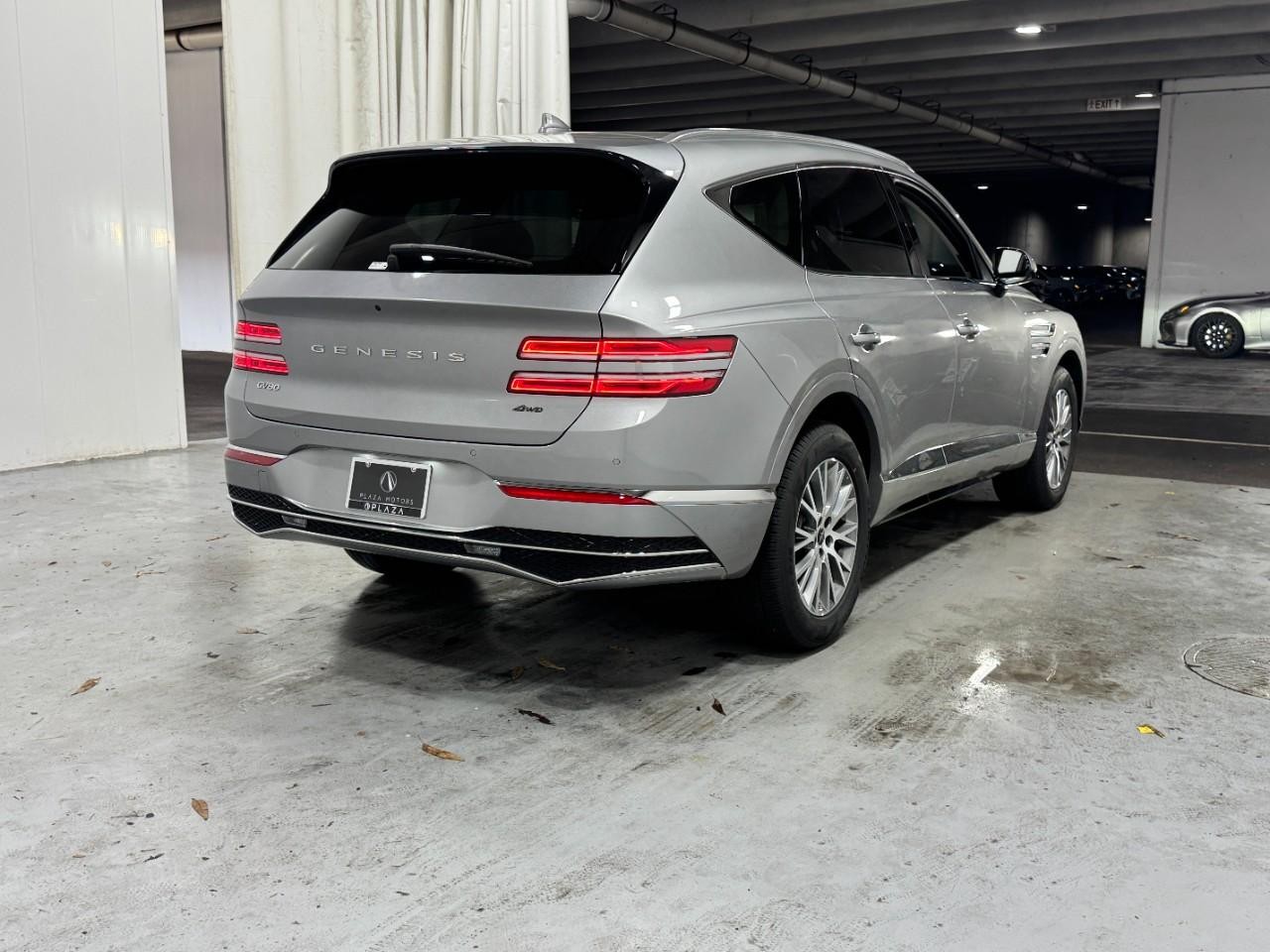 Genesis GV80 Vehicle Full-screen Gallery Image 4