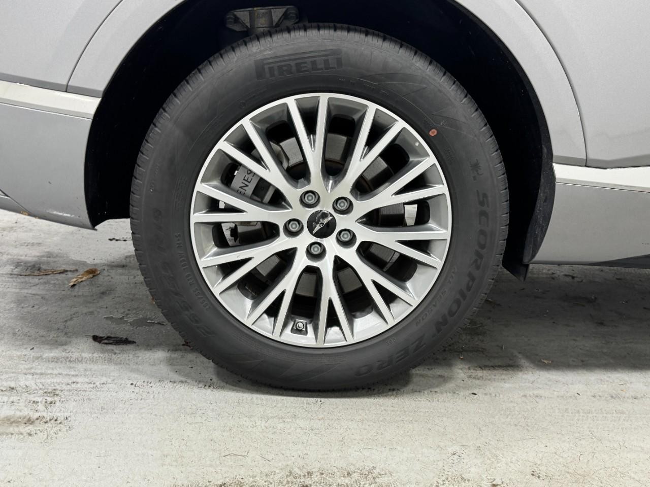 Genesis GV80 Vehicle Full-screen Gallery Image 5