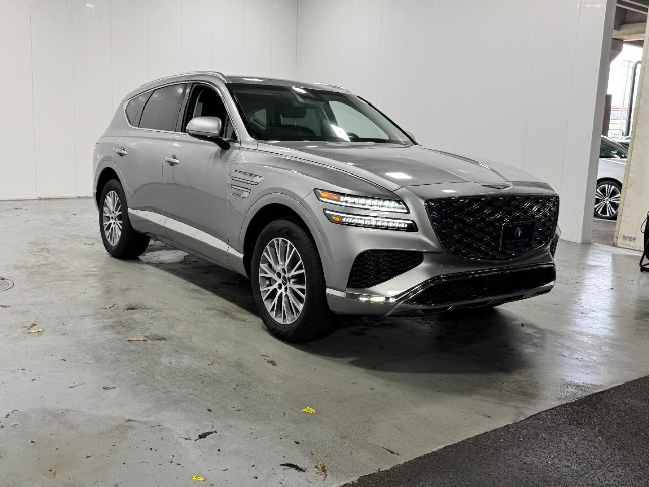 Genesis GV80 Vehicle Full-screen Gallery Image 6