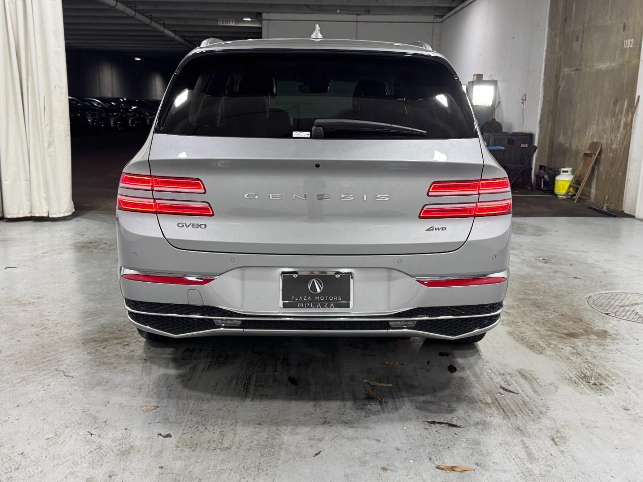 Genesis GV80 Vehicle Full-screen Gallery Image 9