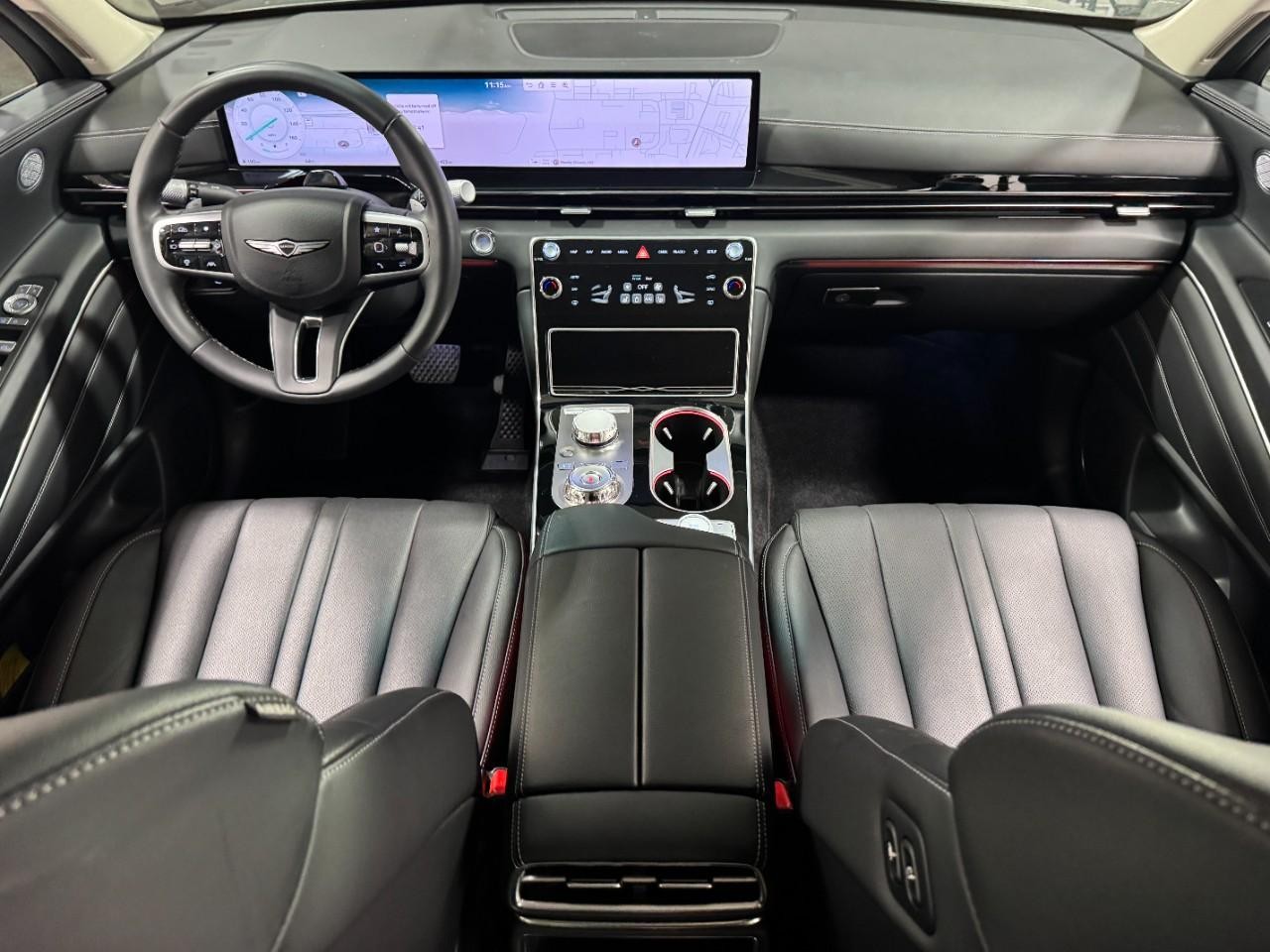 Genesis GV80 Vehicle Full-screen Gallery Image 11