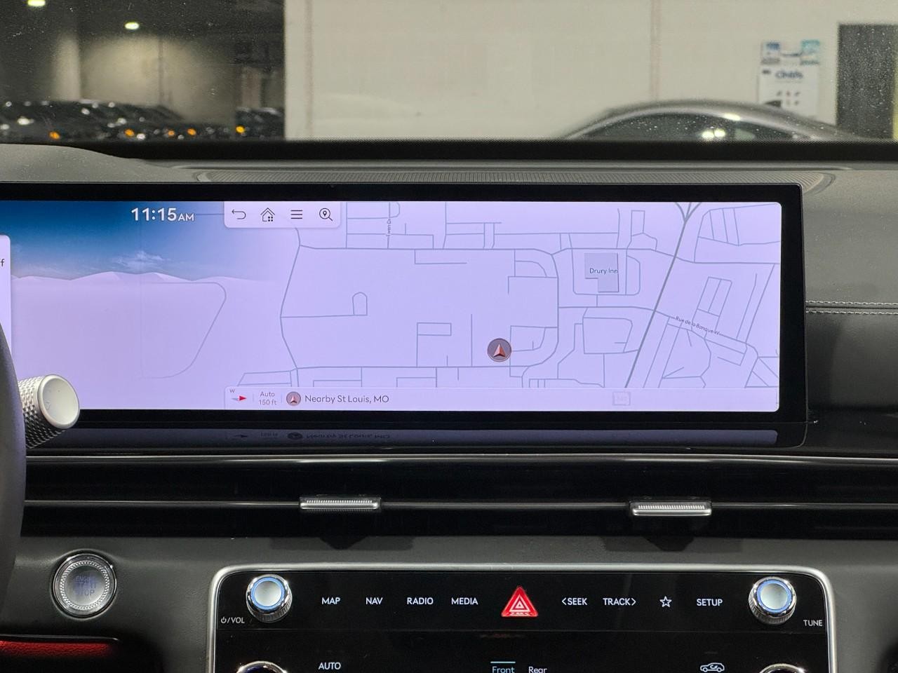 Genesis GV80 Vehicle Full-screen Gallery Image 13