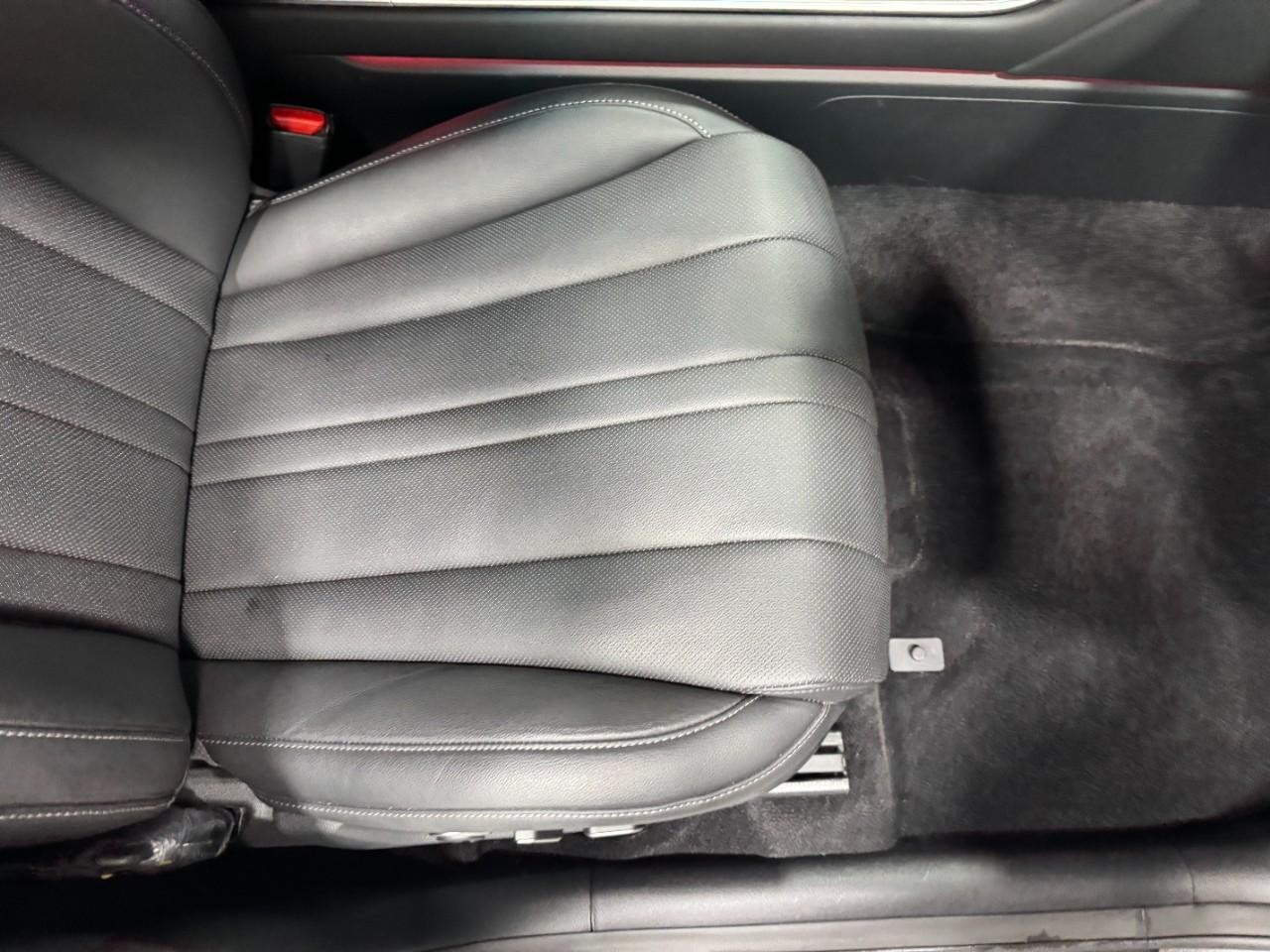 Genesis GV80 Vehicle Full-screen Gallery Image 18