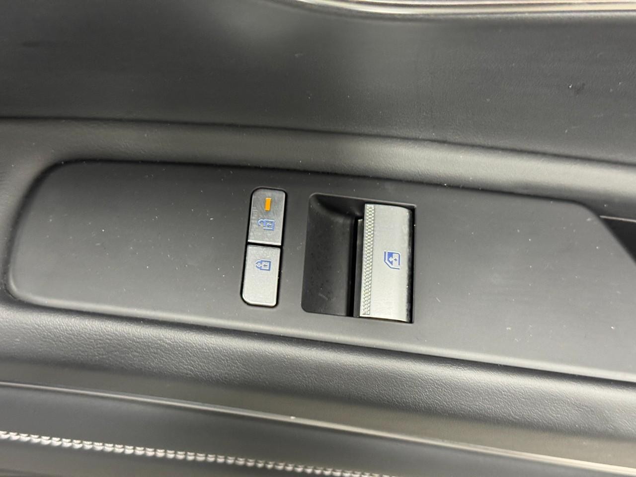 Genesis GV80 Vehicle Full-screen Gallery Image 20