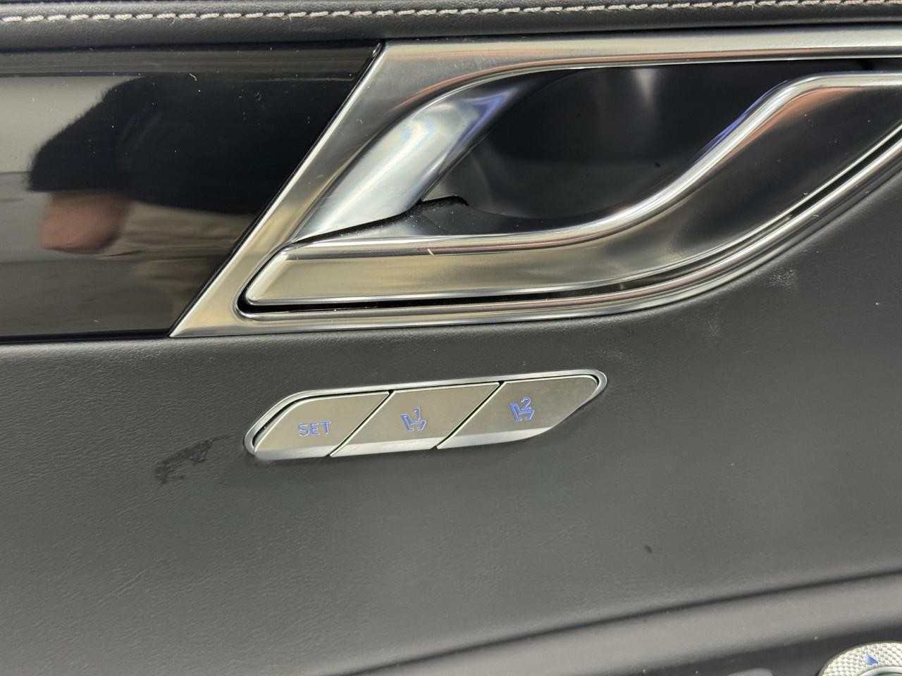 Genesis GV80 Vehicle Full-screen Gallery Image 21