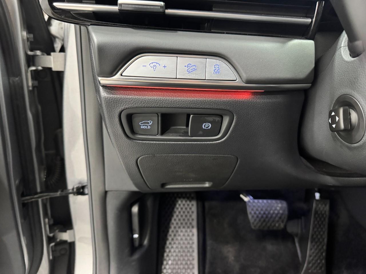 Genesis GV80 Vehicle Full-screen Gallery Image 26