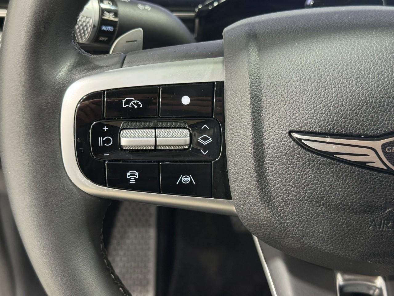 Genesis GV80 Vehicle Full-screen Gallery Image 27