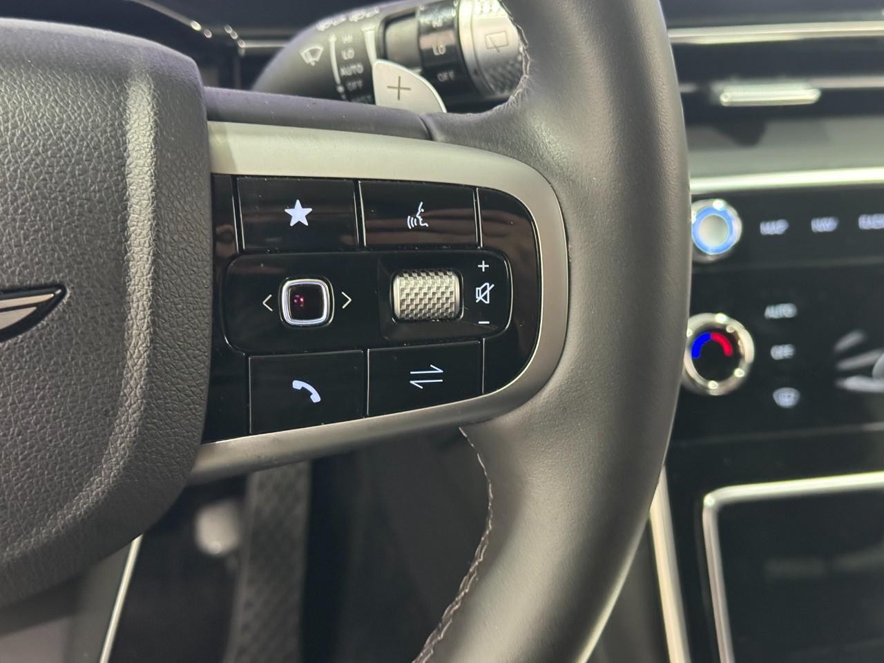 Genesis GV80 Vehicle Full-screen Gallery Image 28