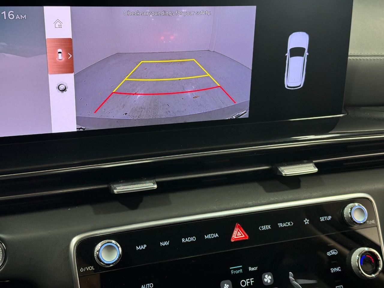 Genesis GV80 Vehicle Full-screen Gallery Image 30