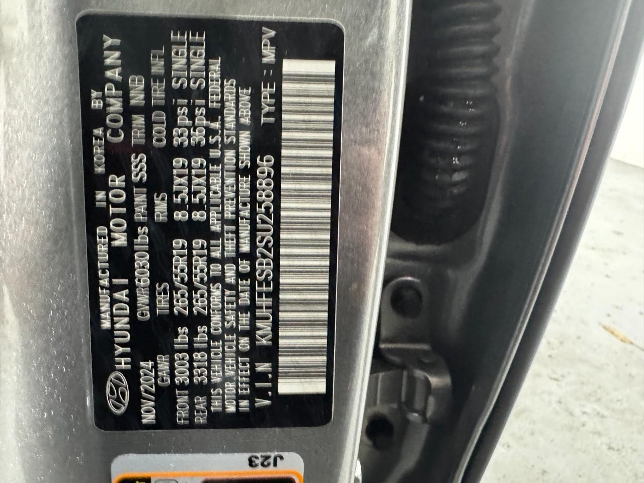 Genesis GV80 Vehicle Full-screen Gallery Image 31