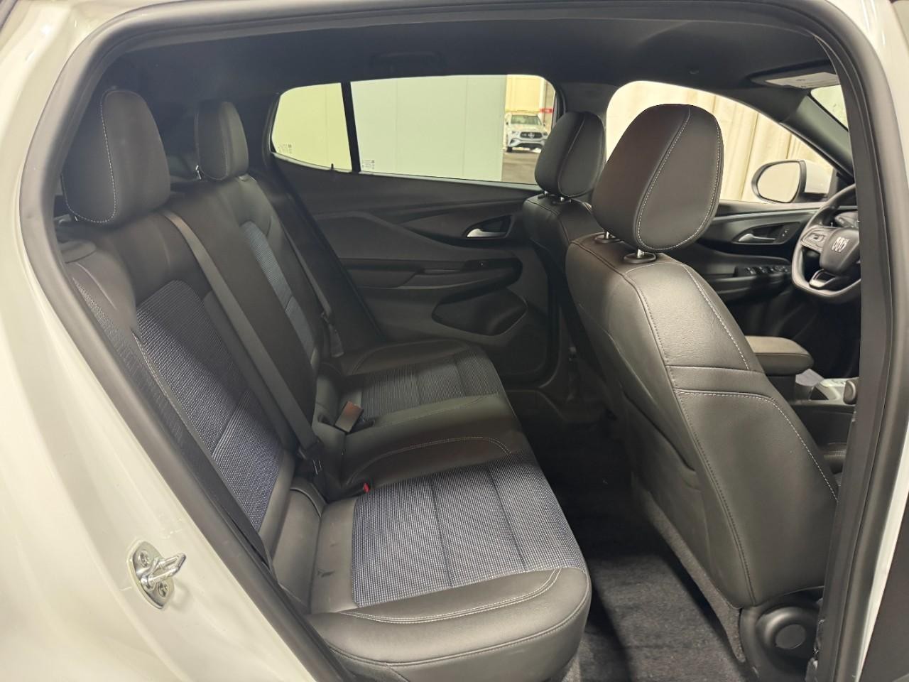 Buick Envista Vehicle Full-screen Gallery Image 10