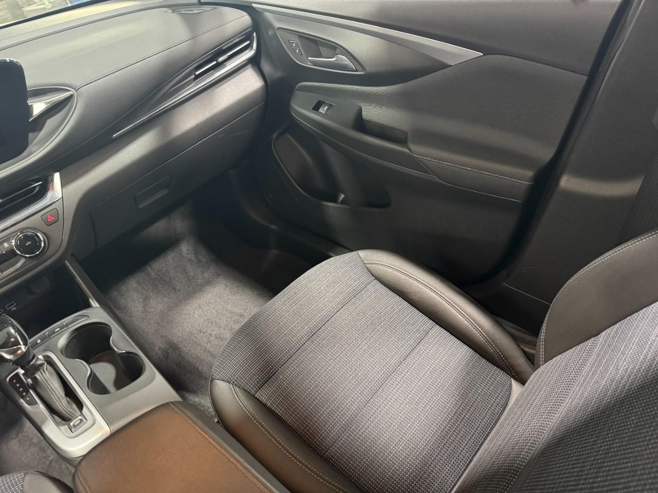 Buick Envista Vehicle Full-screen Gallery Image 16